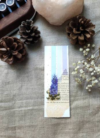 marque page, collage fleurs bleues