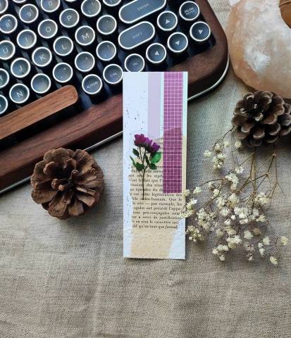 Marque page, collage fleurs violettes